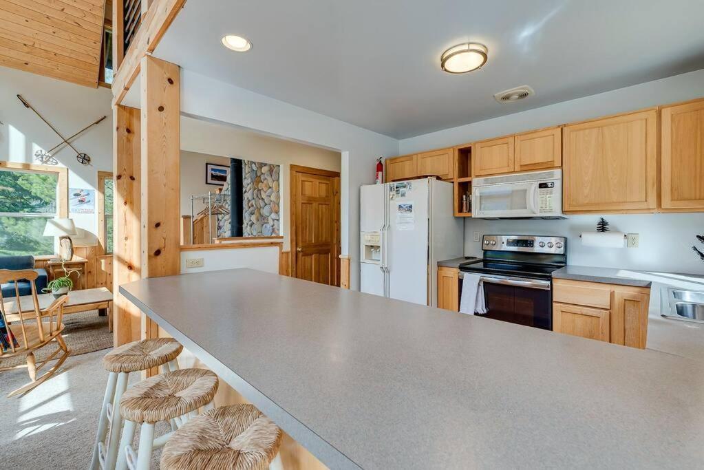 Hot Tub Cool Views: Roaring Creek Cabin Leavenworth Exteriör bild