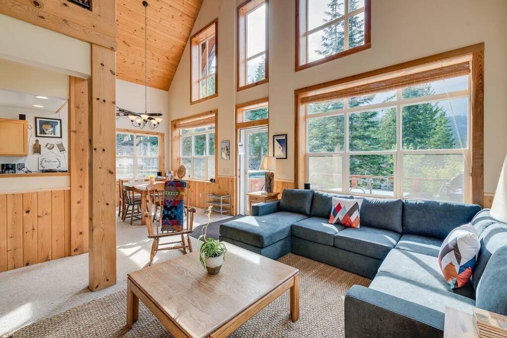 Hot Tub Cool Views: Roaring Creek Cabin Leavenworth Exteriör bild
