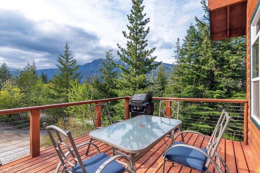 Hot Tub Cool Views: Roaring Creek Cabin Leavenworth Exteriör bild