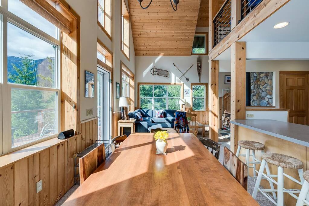 Hot Tub Cool Views: Roaring Creek Cabin Leavenworth Exteriör bild