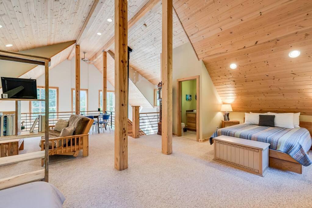 Hot Tub Cool Views: Roaring Creek Cabin Leavenworth Exteriör bild